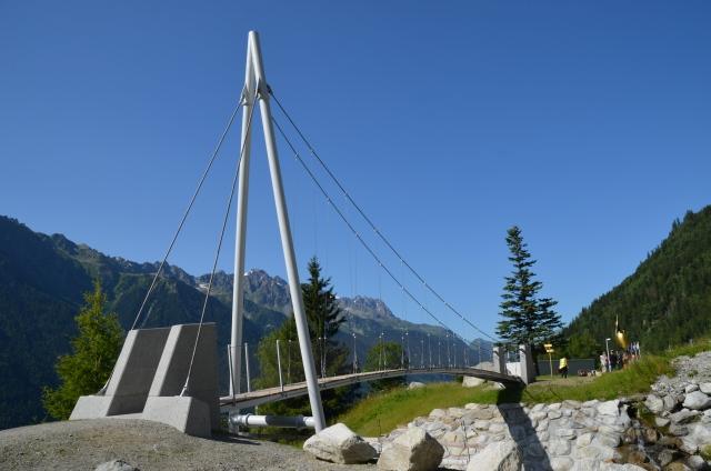 Una passerella ciclo-pedonale sul Monte Bianco con le funi SIRTEF